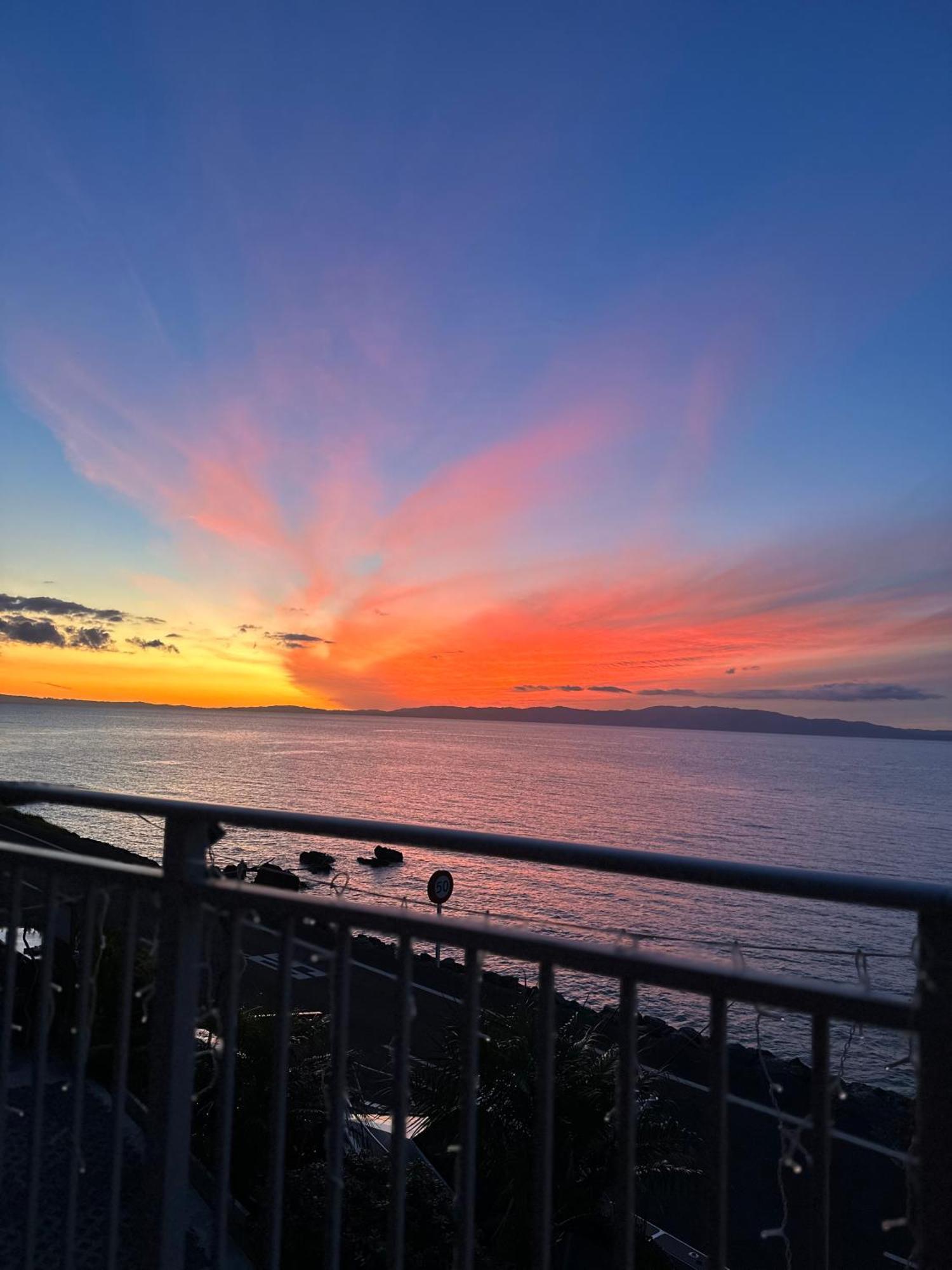 Te Mata Bay Seaviews Bed & Breakfast Tapu Dış mekan fotoğraf